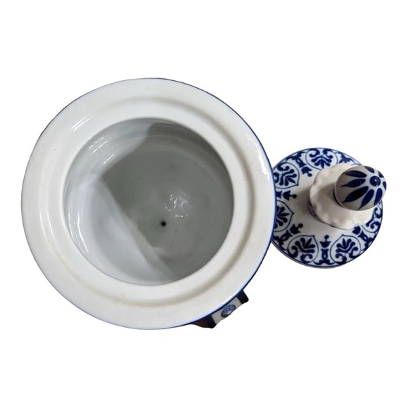BOMBAY Co. Cobalt Blue & White Porcelain 3 Footed Temple Jar or Canister MINT - Picture 3 of 11